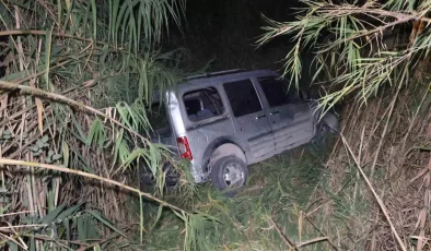 Hatay’da Kontrolden Çıkan Araç Dereye Uçtu: 2 Yaralı