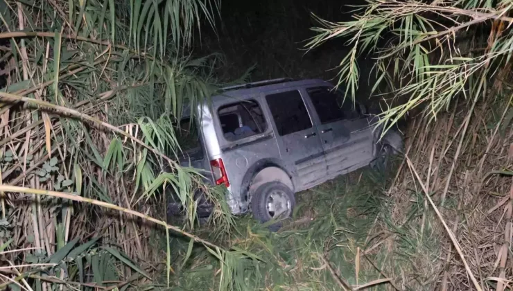 Hatay’da Kontrolden Çıkan Araç Dereye Uçtu: 2 Yaralı